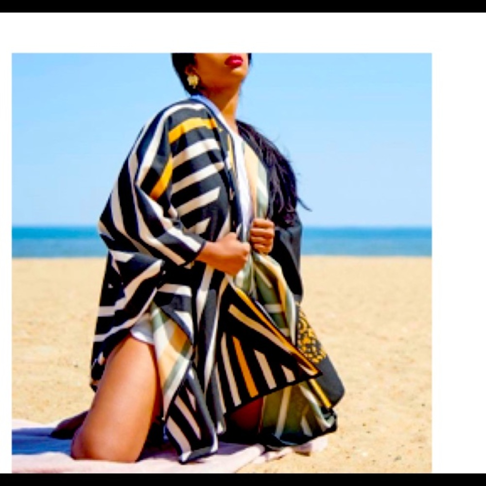 COPY - Sassy Jones Zanzibar Reversible Poncho (Black)